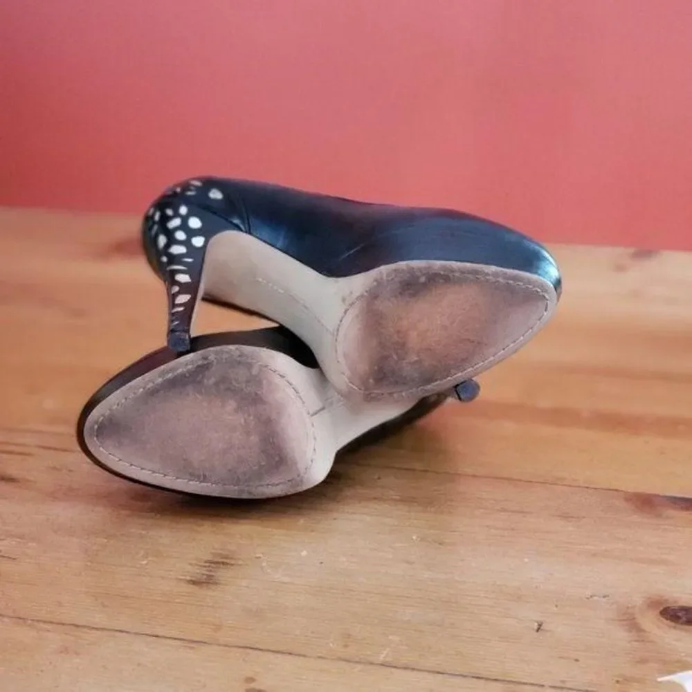 STUNNING! Vince Camuto Platform Heels Black